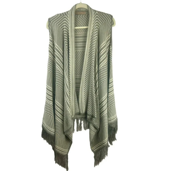Do Everything In Love Sweater Vest Poncho Women One Size Tan Gray Stripe Fringe - Picture 1 of 5